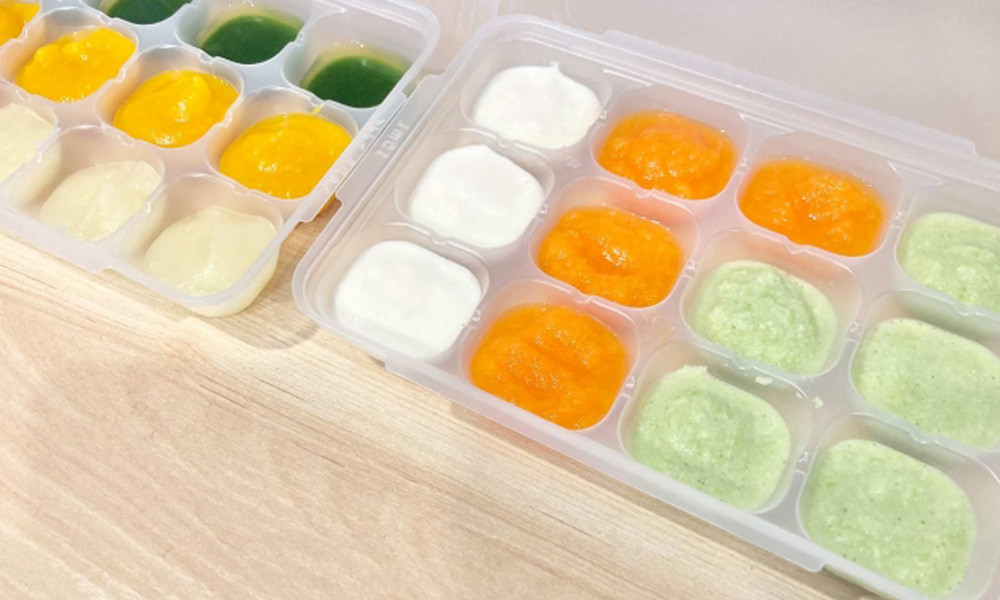 冷凍保存用に離乳食が並んでいるイメージ